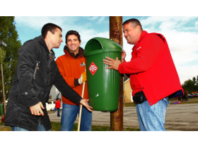 Zaposleni u Doncafe fabrici uređuju školska dvorišta